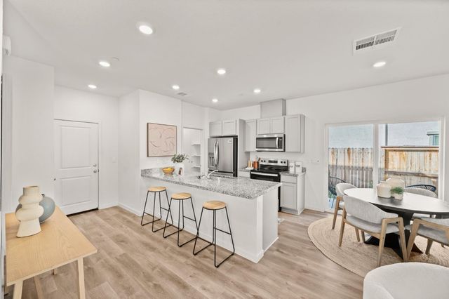 5600 Molino Cir, Roseville, CA 95747