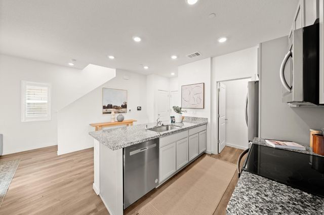 5600 Molino Cir, Roseville, CA 95747