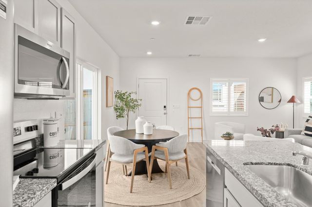 5600 Molino Cir, Roseville, CA 95747