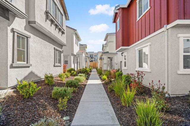 5600 Molino Cir, Roseville, CA 95747