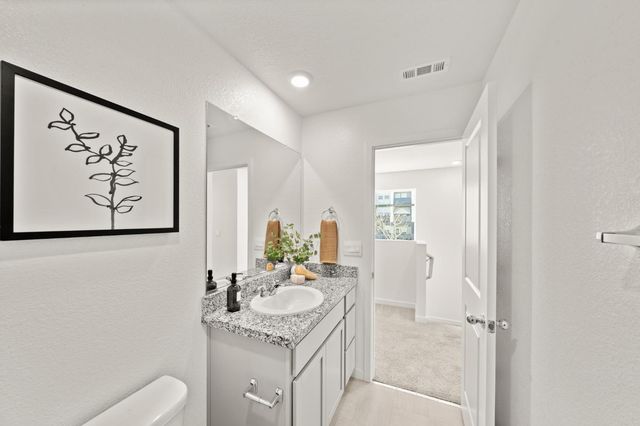 5600 Molino Cir, Roseville, CA 95747