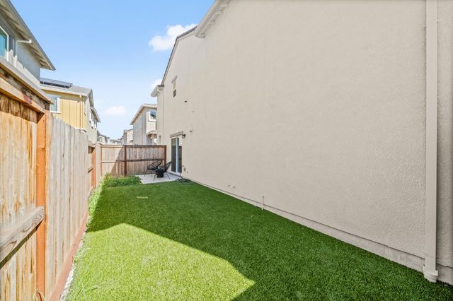 5600 Molino Cir, Roseville, CA 95747