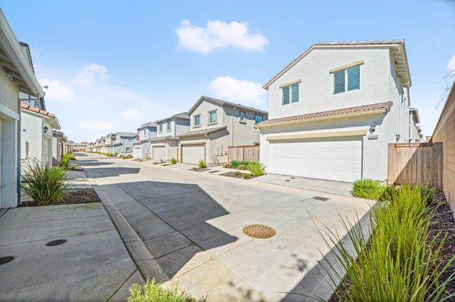 5600 Molino Cir, Roseville, CA 95747