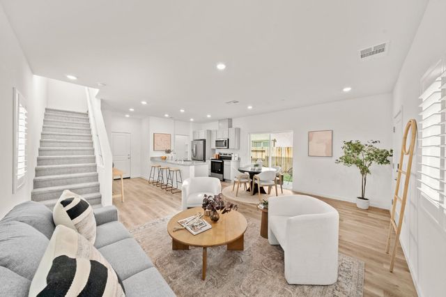 5600 Molino Cir, Roseville, CA 95747