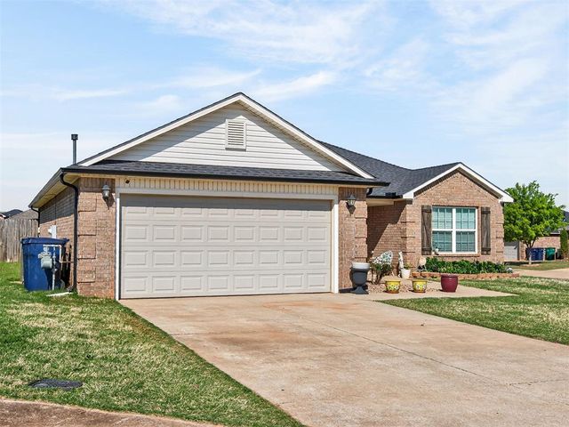 2701 Red Pine Circle, Yukon, OK 73099
