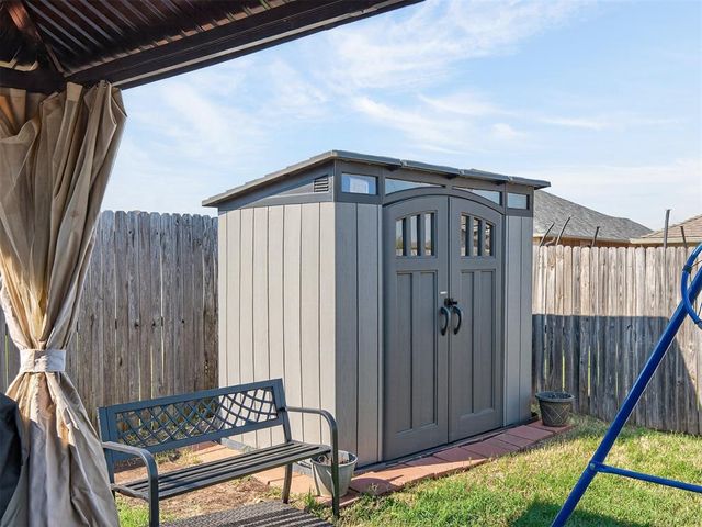 2701 Red Pine Circle, Yukon, OK 73099