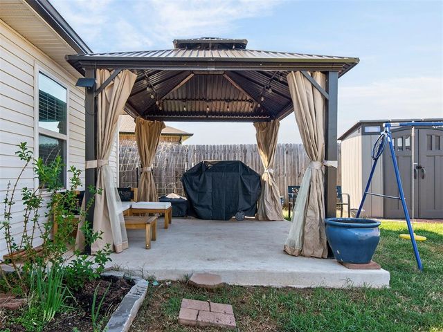 2701 Red Pine Circle, Yukon, OK 73099