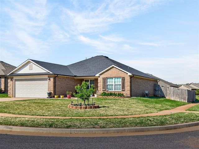 2701 Red Pine Circle, Yukon, OK 73099