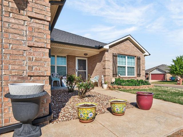 2701 Red Pine Circle, Yukon, OK 73099