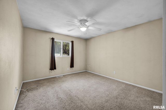 950 N MAIN Street, East Peoria, IL 61611
