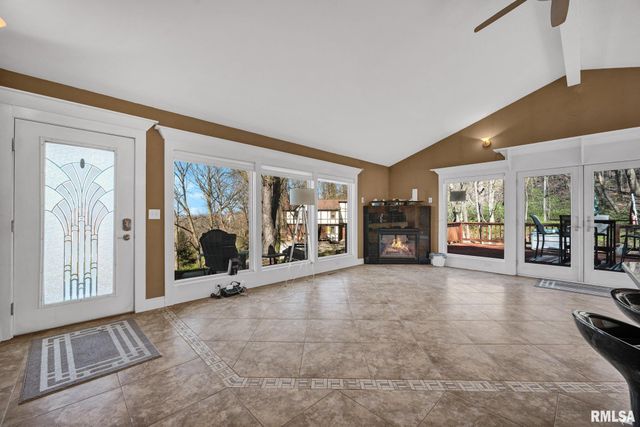 950 N MAIN Street, East Peoria, IL 61611