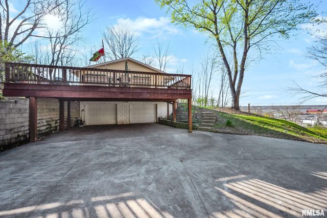 950 N MAIN Street, East Peoria, IL 61611