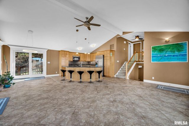 950 N MAIN Street, East Peoria, IL 61611
