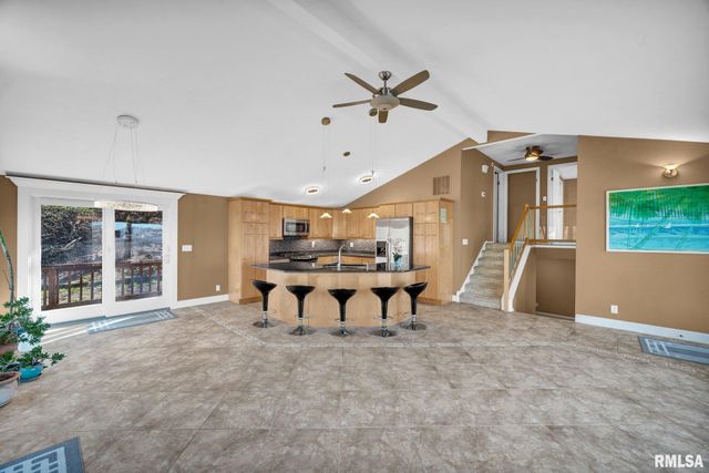 950 N MAIN Street, East Peoria, IL 61611