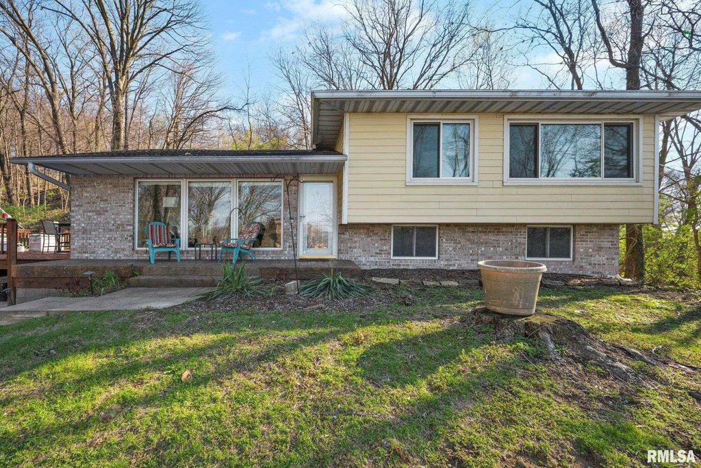 950 N MAIN Street, East Peoria, IL 61611