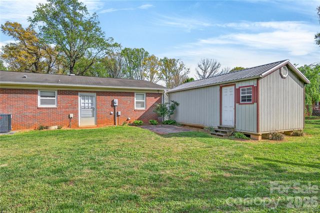 821 Woods Drive, Statesville, NC 28677