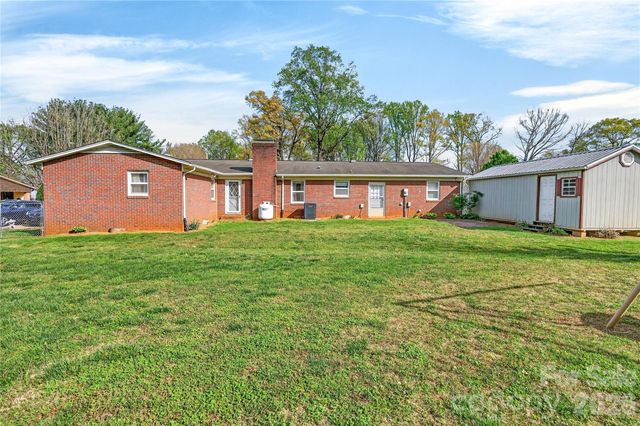 821 Woods Drive, Statesville, NC 28677