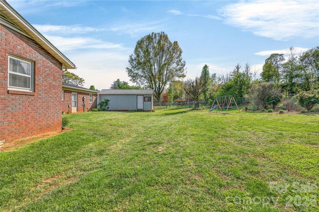 821 Woods Drive, Statesville, NC 28677