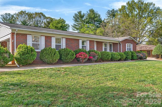 821 Woods Drive, Statesville, NC 28677