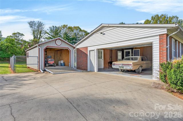 821 Woods Drive, Statesville, NC 28677