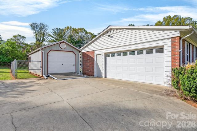 821 Woods Drive, Statesville, NC 28677