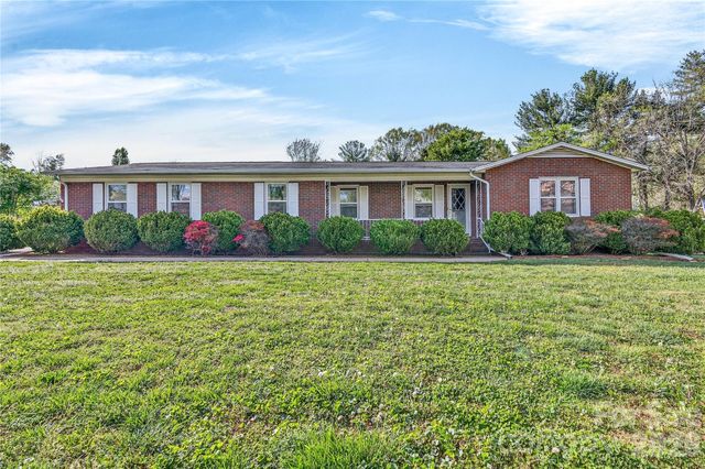 821 Woods Drive, Statesville, NC 28677