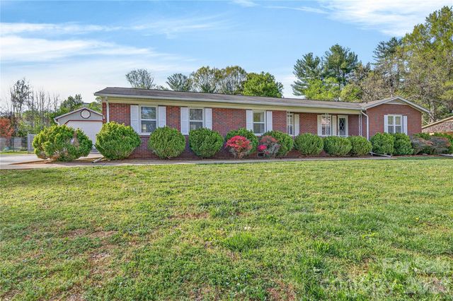 821 Woods Drive, Statesville, NC 28677