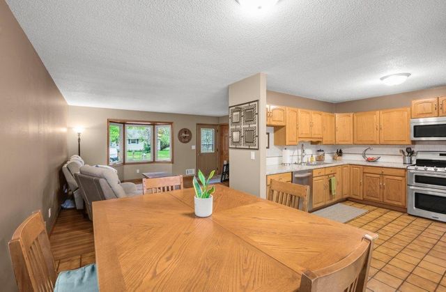 9581 Pilgrim Lane N, Maple Grove, MN 55369