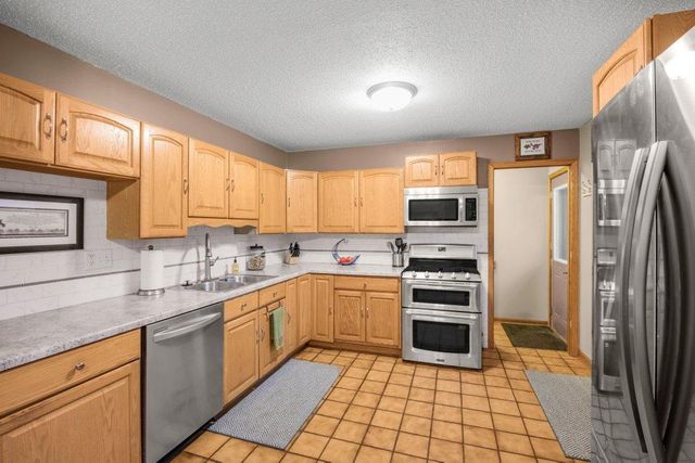 9581 Pilgrim Lane N, Maple Grove, MN 55369