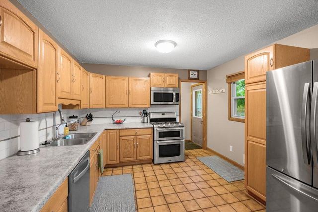 9581 Pilgrim Lane N, Maple Grove, MN 55369