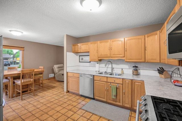 9581 Pilgrim Lane N, Maple Grove, MN 55369