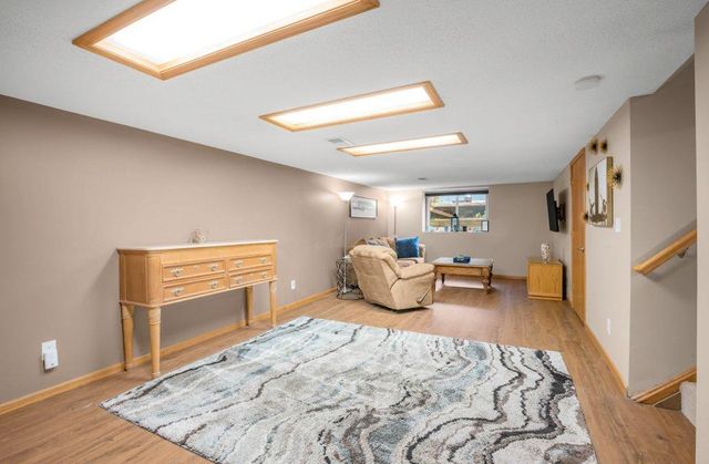9581 Pilgrim Lane N, Maple Grove, MN 55369
