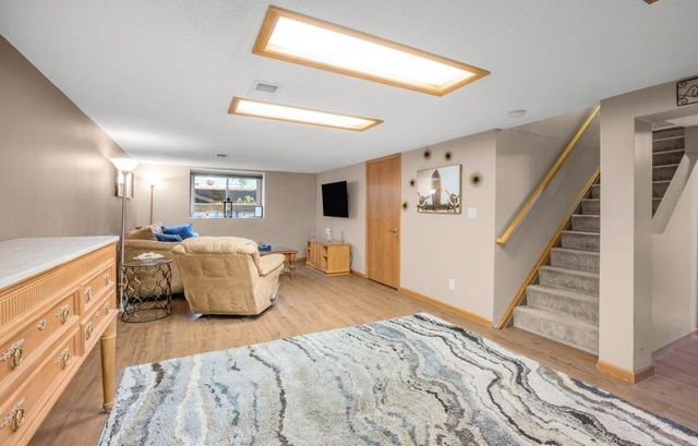 9581 Pilgrim Lane N, Maple Grove, MN 55369