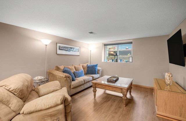 9581 Pilgrim Lane N, Maple Grove, MN 55369