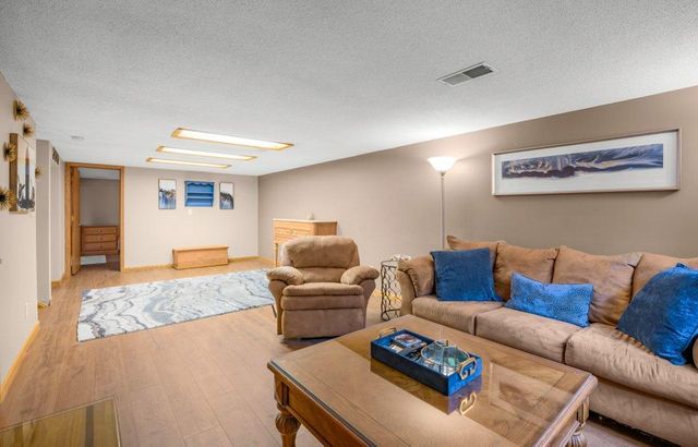 9581 Pilgrim Lane N, Maple Grove, MN 55369