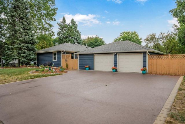 9581 Pilgrim Lane N, Maple Grove, MN 55369