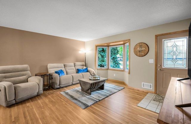 9581 Pilgrim Lane N, Maple Grove, MN 55369