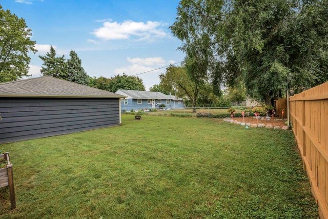 9581 Pilgrim Lane N, Maple Grove, MN 55369