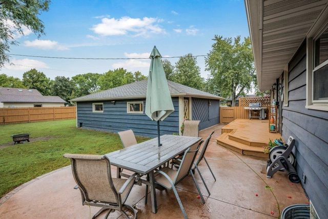 9581 Pilgrim Lane N, Maple Grove, MN 55369