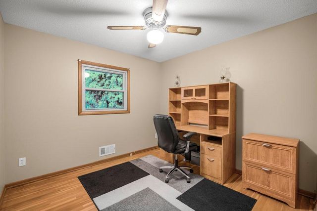9581 Pilgrim Lane N, Maple Grove, MN 55369