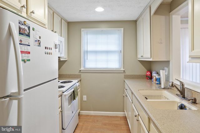 614 YORK LN SE, Leesburg, VA 20175