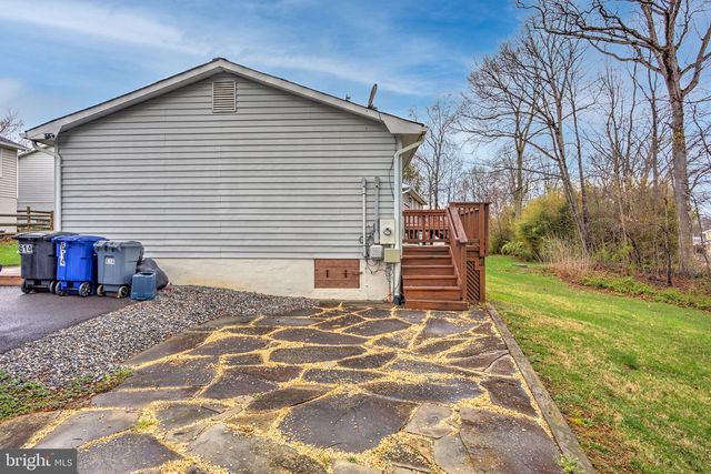 614 YORK LN SE, Leesburg, VA 20175