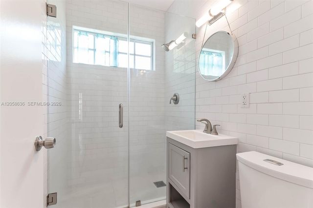 21 Madeira Ave 18, Coral Gables, FL 33134