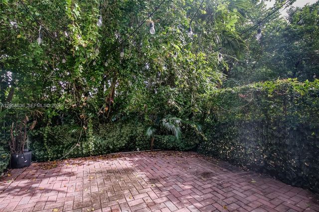 21 Madeira Ave 18, Coral Gables, FL 33134