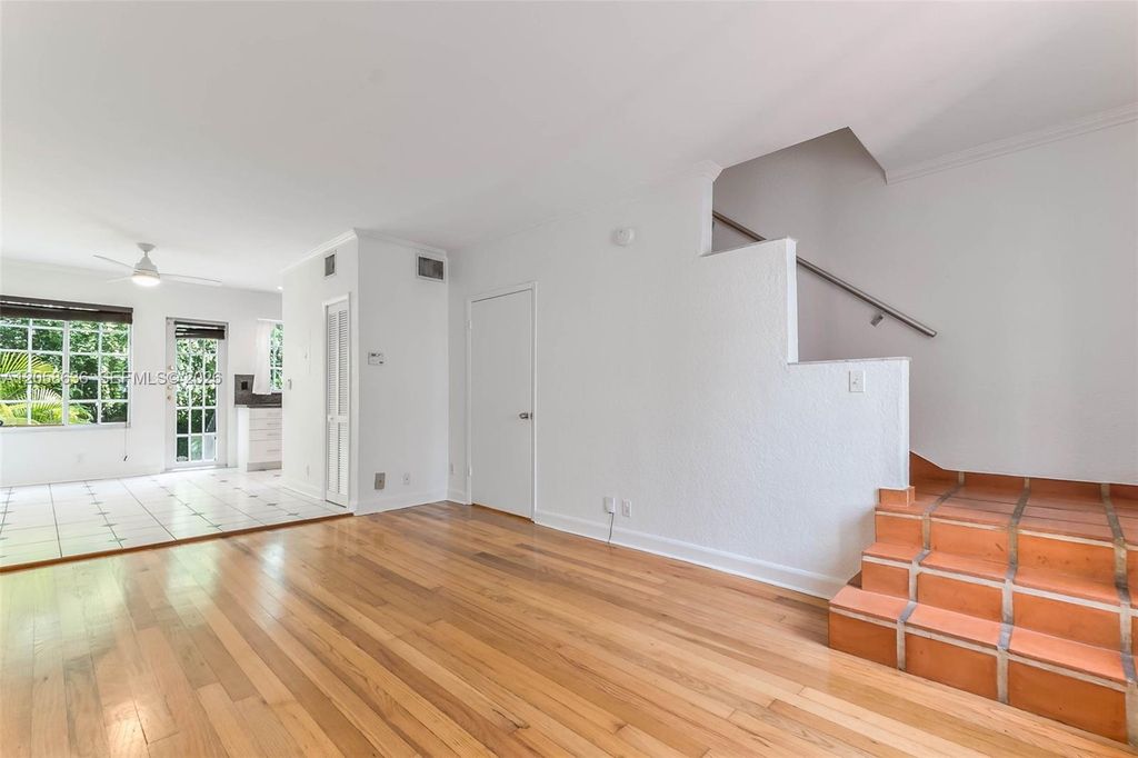 21 Madeira Ave 18, Coral Gables, FL 33134