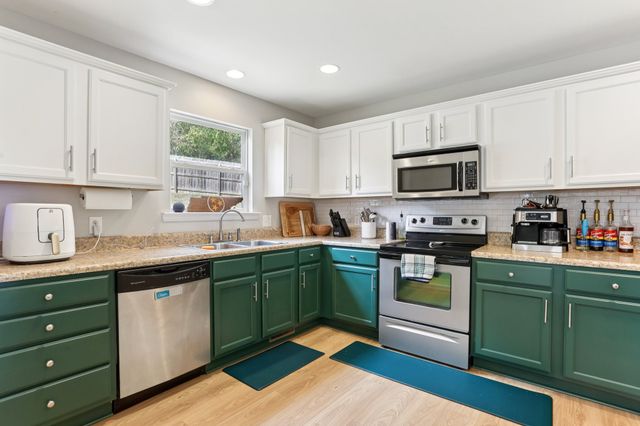 2048 Harvest Ln, Nashville, TN 37218