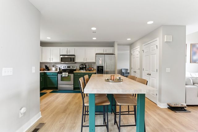2048 Harvest Ln, Nashville, TN 37218