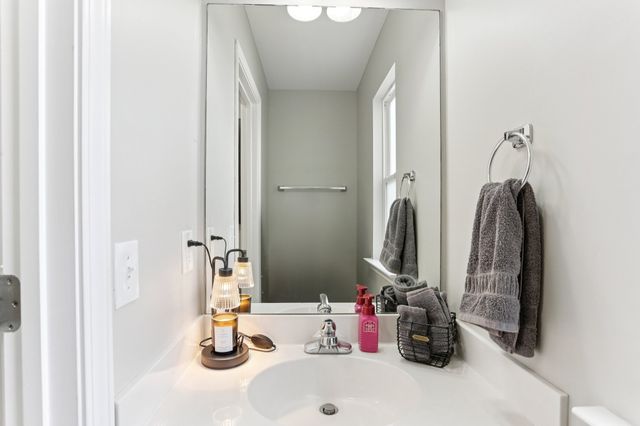 2048 Harvest Ln, Nashville, TN 37218