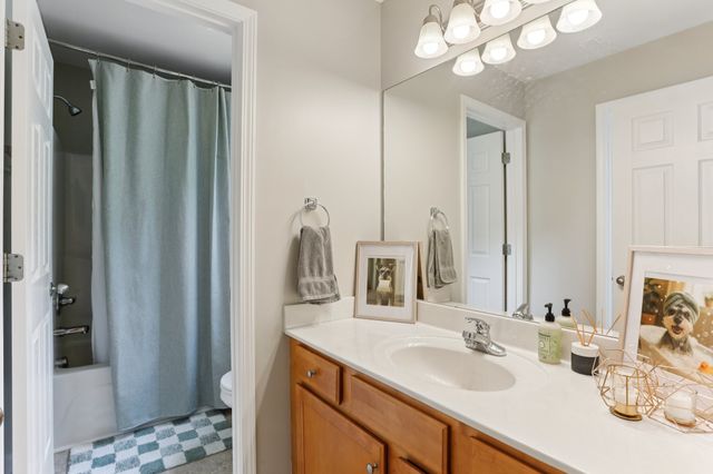 2048 Harvest Ln, Nashville, TN 37218