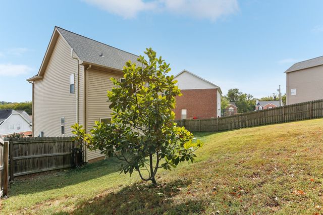 2048 Harvest Ln, Nashville, TN 37218